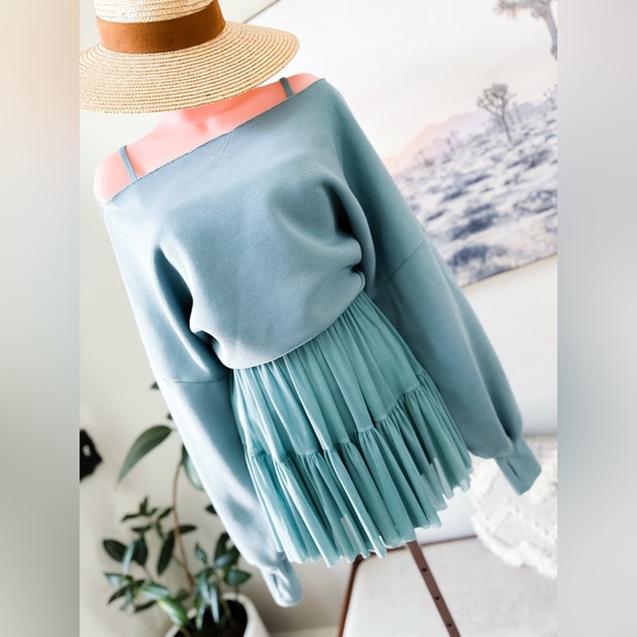 Blogilates Balletcore Mornings & Slow Dreaming Light Off Shoulder Sweatshirt - Picture 6 of 6